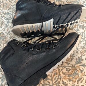 Sorel Black Leather Women's Hiking Boots